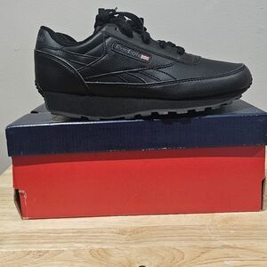 NWT Reebok Classic Renaissance, women's running shoes w/memory tech 2.0